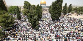 Masyarakat Palestina penuhi Masjid Al-Aqsa untuk Shalat Jumat