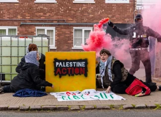 Dunia Terbalik: Ketika Kaos Dianggap Lebih Berbahaya dari Bom