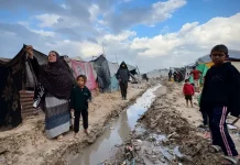 Pengungsi Gaza Terjepit antara Lumpur dan Dingin yang Menggigit