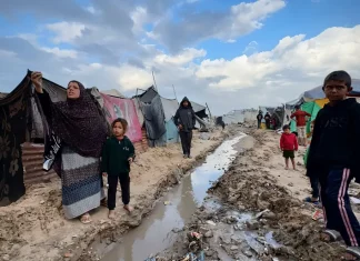 Pengungsi Gaza Terjepit antara Lumpur dan Dingin yang Menggigit