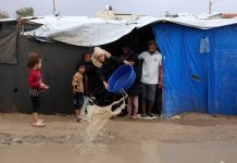 Di Tengah Hujan dan Angin Musim Dingin, Keluarga Abu Samak Bertahan dalam Tenda Sobek di Gaza