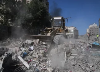 Ribuan Keluarga Gaza Masih Menunggu Anak Mereka Dievakuasi dari Reruntuhan