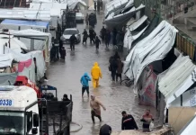 Tanpa Dinding untuk Bersandar: Hidup di Gaza di Tengah Dingin Ekstrem, Banjir, dan Limbah
