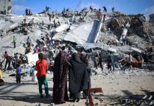 Di Antara Reruntuhan, Puing Gaza Berubah Menjadi Sumber Nafkah yang Sarat Risiko