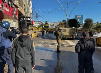 Tank, Gerbang Besi, dan Penangkapan: Apa yang Terjadi di Kota Hebron?