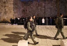 Biadabnya Penjajah Israel, Usir Jamaah yang Shalat di Sekitar Masjid Al-Aqsa