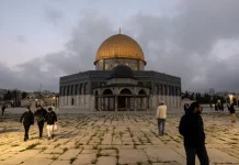 FOTO: Sukacita dan Sujud Umat Islam Saat Masjid Al-Aqsa Dibuka