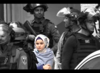Teroris Israel Nodai dan Lepas Paksa Hijab Wanita Palestina di Gerbang Masjid Al-Aqsa