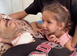 “Jawab Aku, Papa.. Tolong Bicara, Papa”