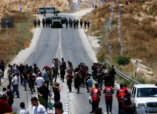 Bapak-Anak Ditembak Pemukim Yahudi Saat Militer Israel Obrak-Abrik Kamp Al-Fawwar