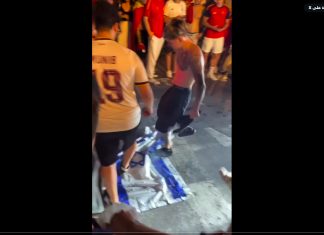 Pesta Juara Spanyol Diwarnai Aksi Injak Bendera Israel