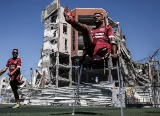 Tongkat di Atas Reruntuhan: Lapangan Sepak Bola Gaza Jadi Arena Ketahanan
