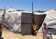 Tak Punya Tempat Berlindung, Keluarga Gaza Mengungsi di Pemakaman