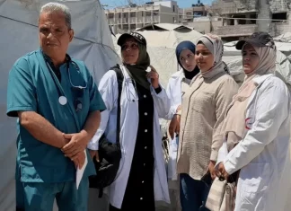 Rumah Sakit Lumpuh, Dokter Gaza Keliling Kamp Pengungsian Demi Selamatkan Nyawa