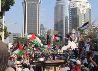 Ribuan Massa Padati Kawasan Monas Jakarta, Serukan Solidaritas Tanpa Henti untuk Gaza