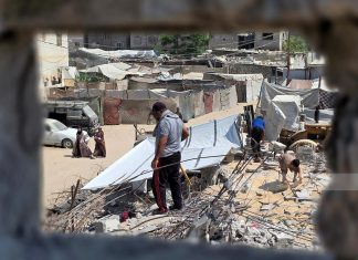 Dari Antrean Makanan hingga Memikul Air: Duka Anak-Anak Gaza di Antara Reruntuhan Rumah