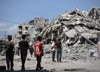 Mengais Besi di Antara Puing Gaza: Pekerjaan Bertaruh Nyawa demi Sambung Hidup