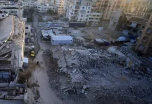 Jelang Musim Dingin, Ribuan Pengungsi Gaza Terjebak di Bangunan Nyaris Runtuh