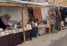 Dari Reruntuhan Gaza, Niveen Selamatkan Buku dan Bangun Perpustakaan di Tenda