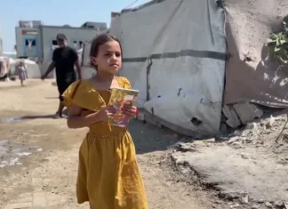 Tanpa Tas, Meja, dan Bangku, Anak-Anak Gaza Tetap Datang untuk Belajar