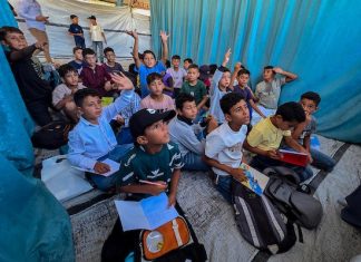 Sekolah Dibuka Kembali, Anak-anak Gaza Belajar di Tengah Puing dan Keterbatasan