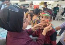”Bioskop Sayap-Sayap Kecil”: Momen Anak-Anak Gaza Menerbangkan Imajinasi di Atas Puing Pembantaian
