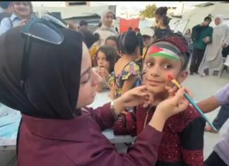 ”Bioskop Sayap-Sayap Kecil”: Momen Anak-Anak Gaza Menerbangkan Imajinasi di Atas Puing Pembantaian