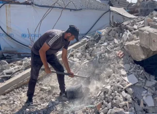 Para Penyelamat di Gaza, Menggali Kematian untuk Mengembalikan Kehidupan