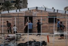 Warga Gaza Sulap Kotak Bantuan Jadi Sekolah dan Rumah