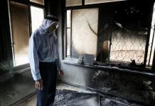 Penjajah Israel Bakar Masjid di Tepi Barat, Serang Petani Zaitun saat Panen