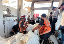 Palang Merah Internasional sedang mengevakuasi jenazah korban genosida di Jalur Gaza.